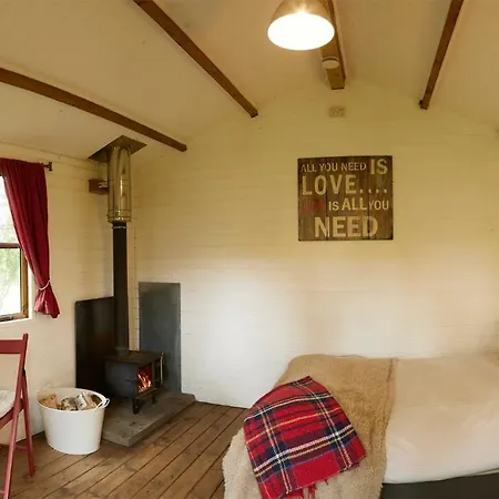 Dale Farm Holidays Farm stay *