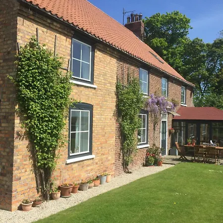 Dale Farm Holidays *