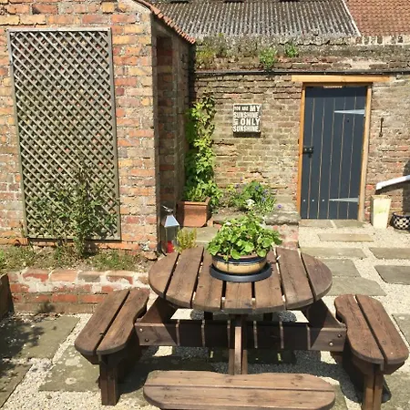 Farm stay Dale Farm Holidays *