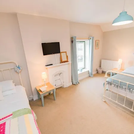 Farm stay Dale Farm Holidays *