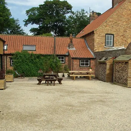 Dale Farm Holidays *