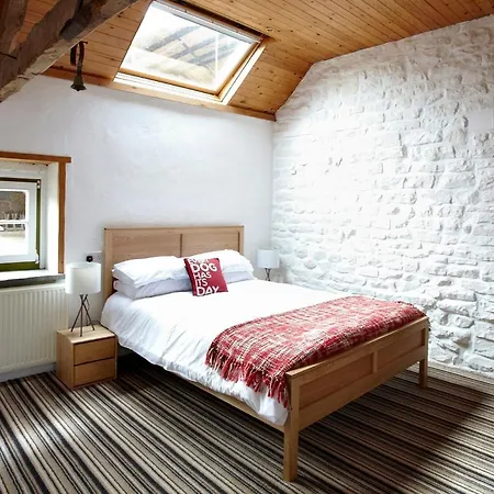 Dale Farm Holidays Farm stay