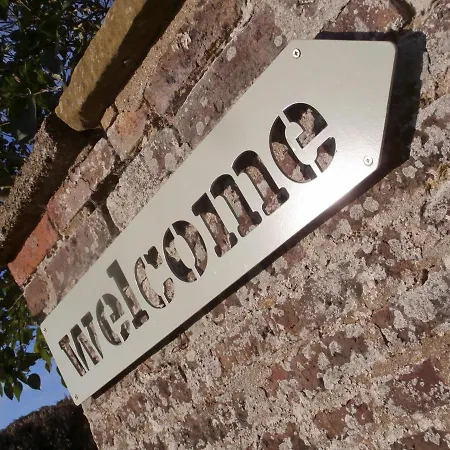 Dale Farm Holidays Farm stay *