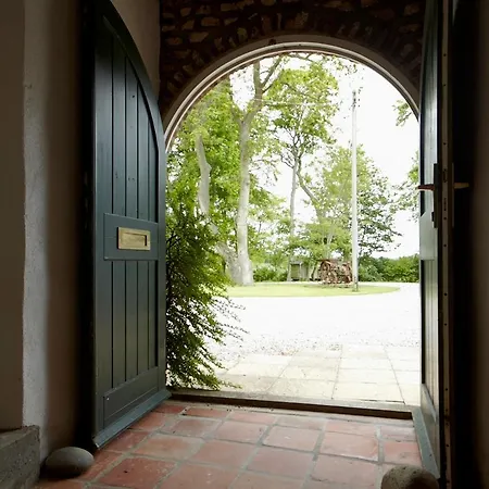 Farm stay Dale Farm Holidays *