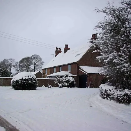 Dale Farm Holidays *