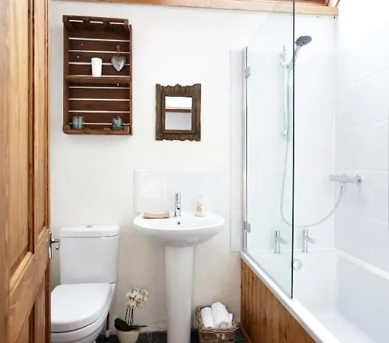 Farm stay Dale Farm Holidays *