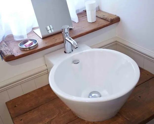 Dale Farm Holidays Farm stay *