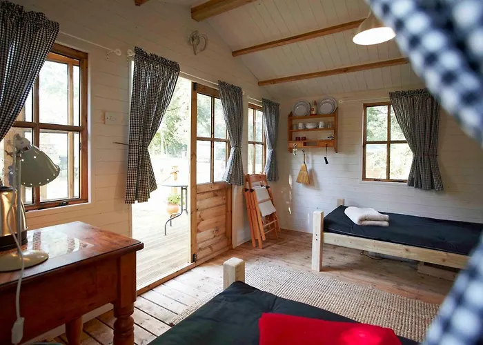 Dale Farm Holidays *