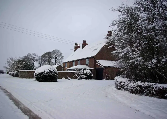 Dale Farm Holidays *