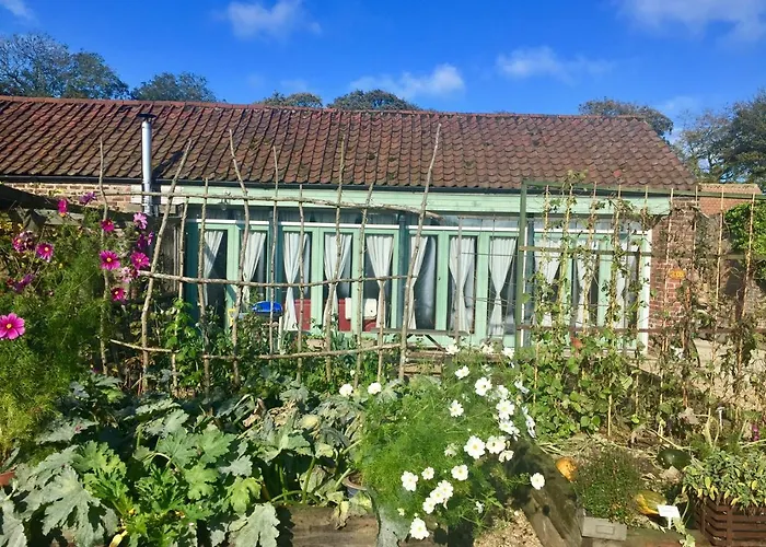 Dale Farm Holidays *